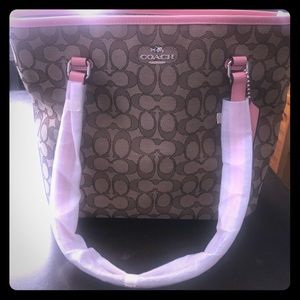 Beautiful NEW Coach shoulder bag